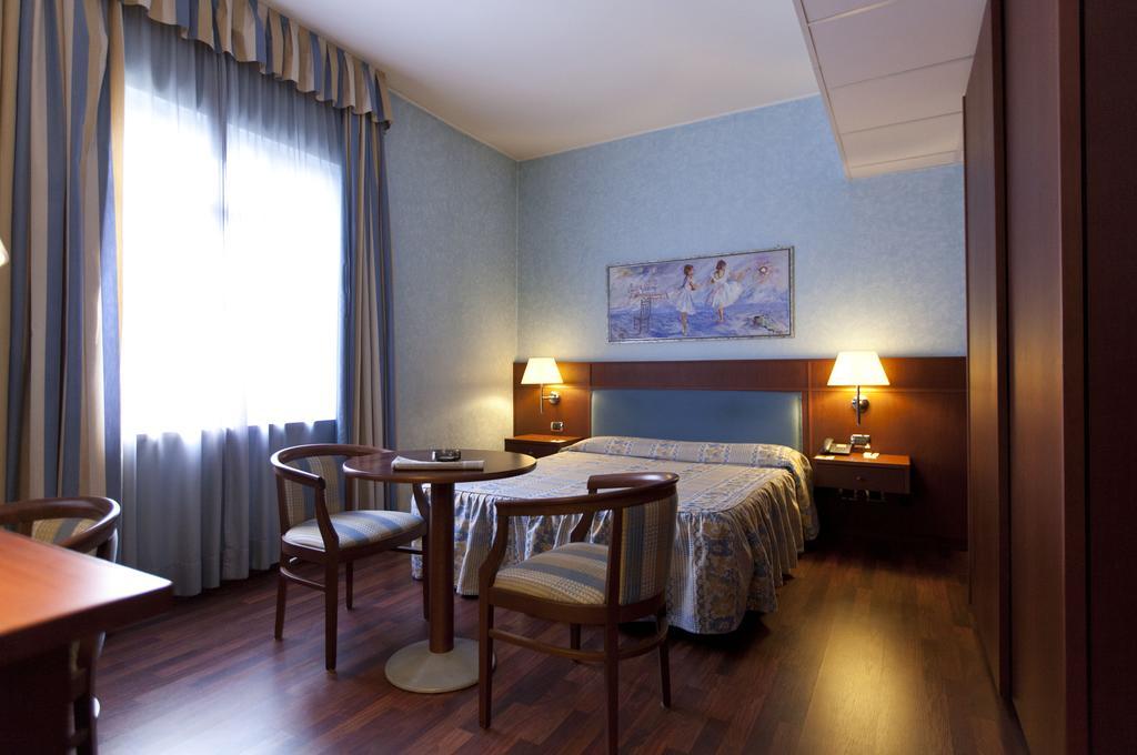 Palace Hotel Moderno Pordenone Quarto foto